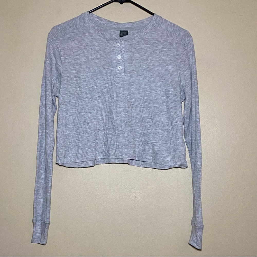 Wild Fable Women’s Gray Long Sleeve Crop stop